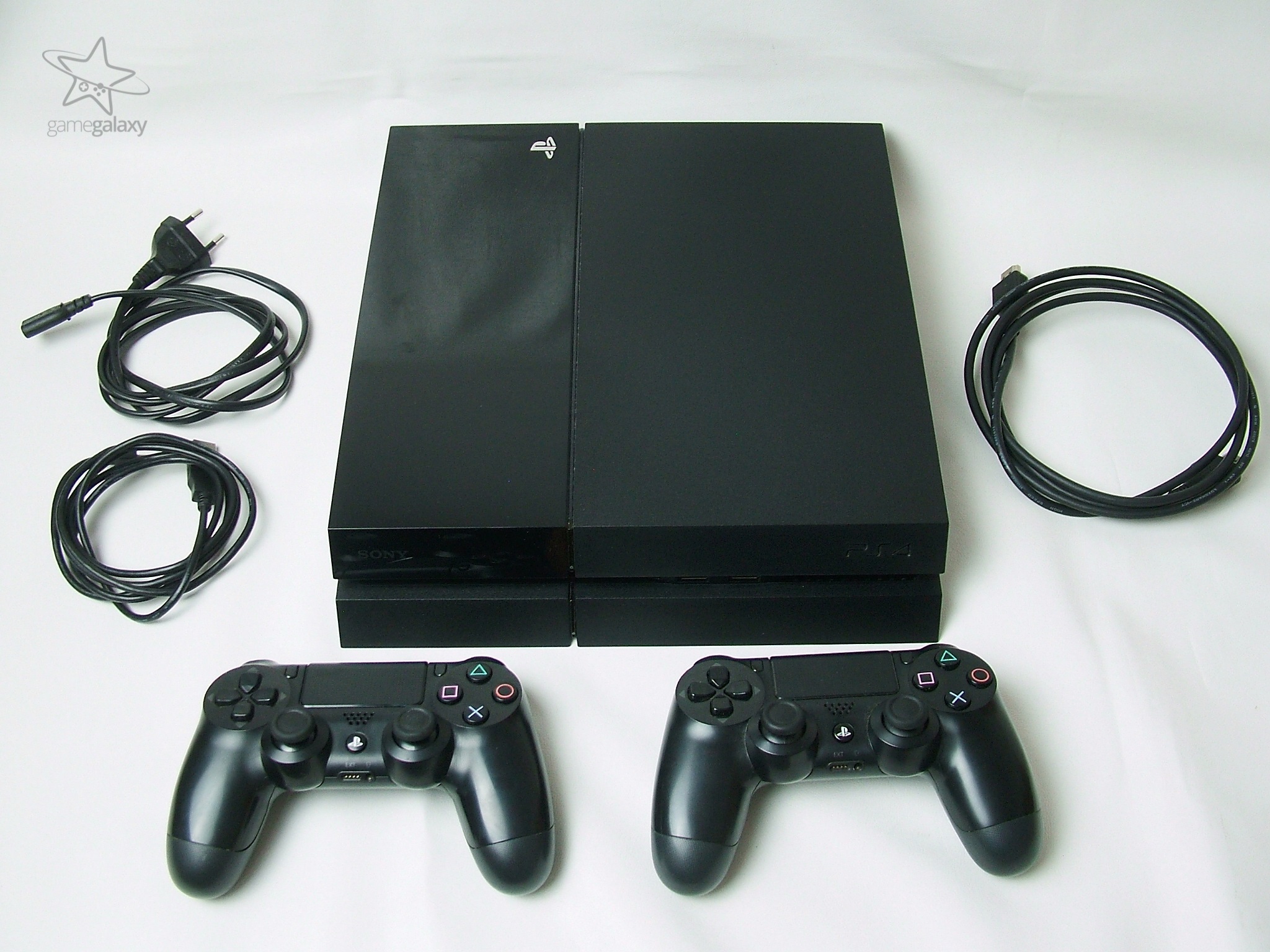 PS4 Čipovan / 500gb / 10 HIT Igre + 2 Džojstika