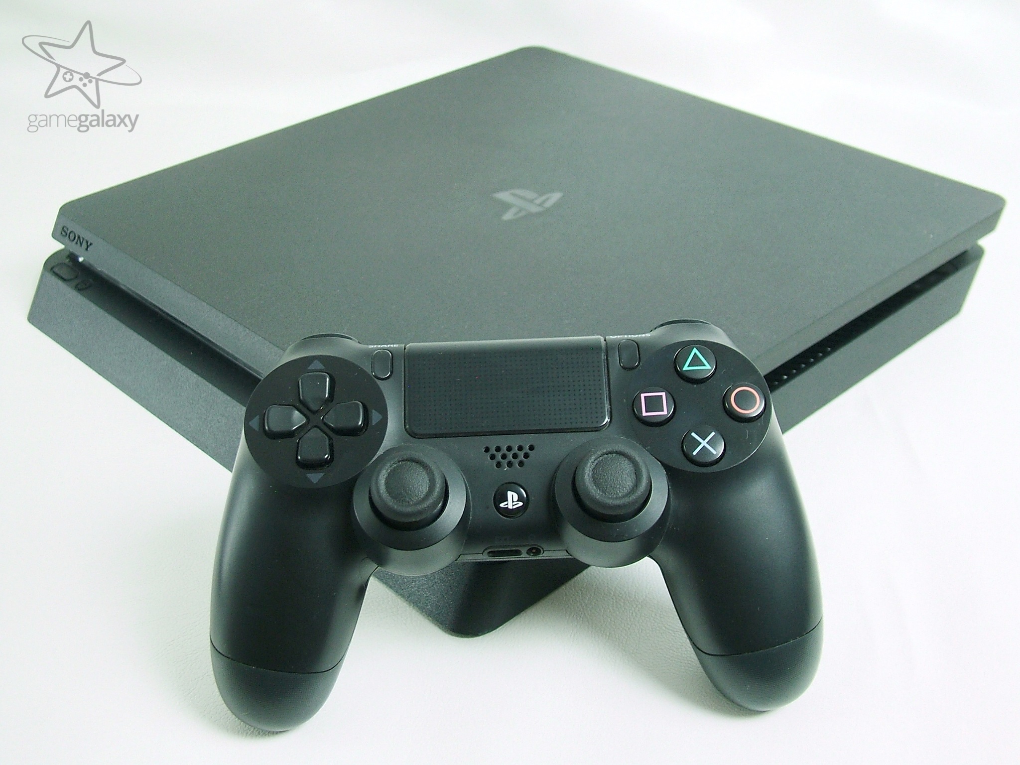 PS4 Slim 1TB / Fortnite + Roblox + PES 25 + Rocket League