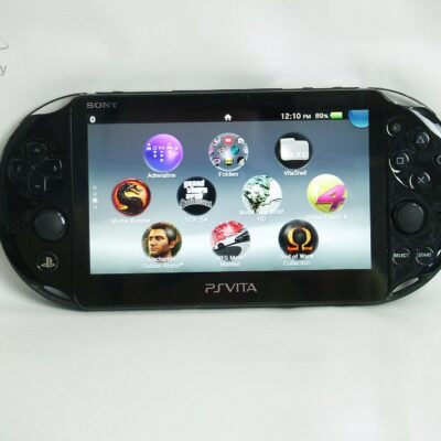 PS VITA Slim / 128GB / Čipovan / 30 Igre / Odličan