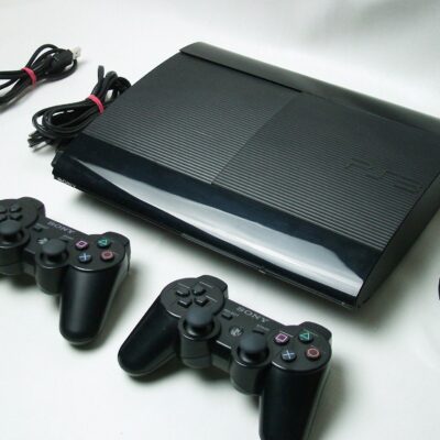 Playstation 3 / 500GB / 40 Igre / 2 Džojstika / AKCIJA